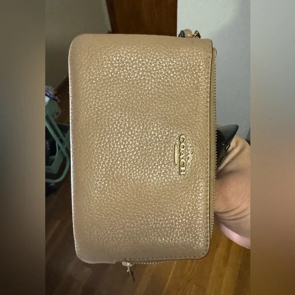 Tan coach wristlet - Picture 2 of 6